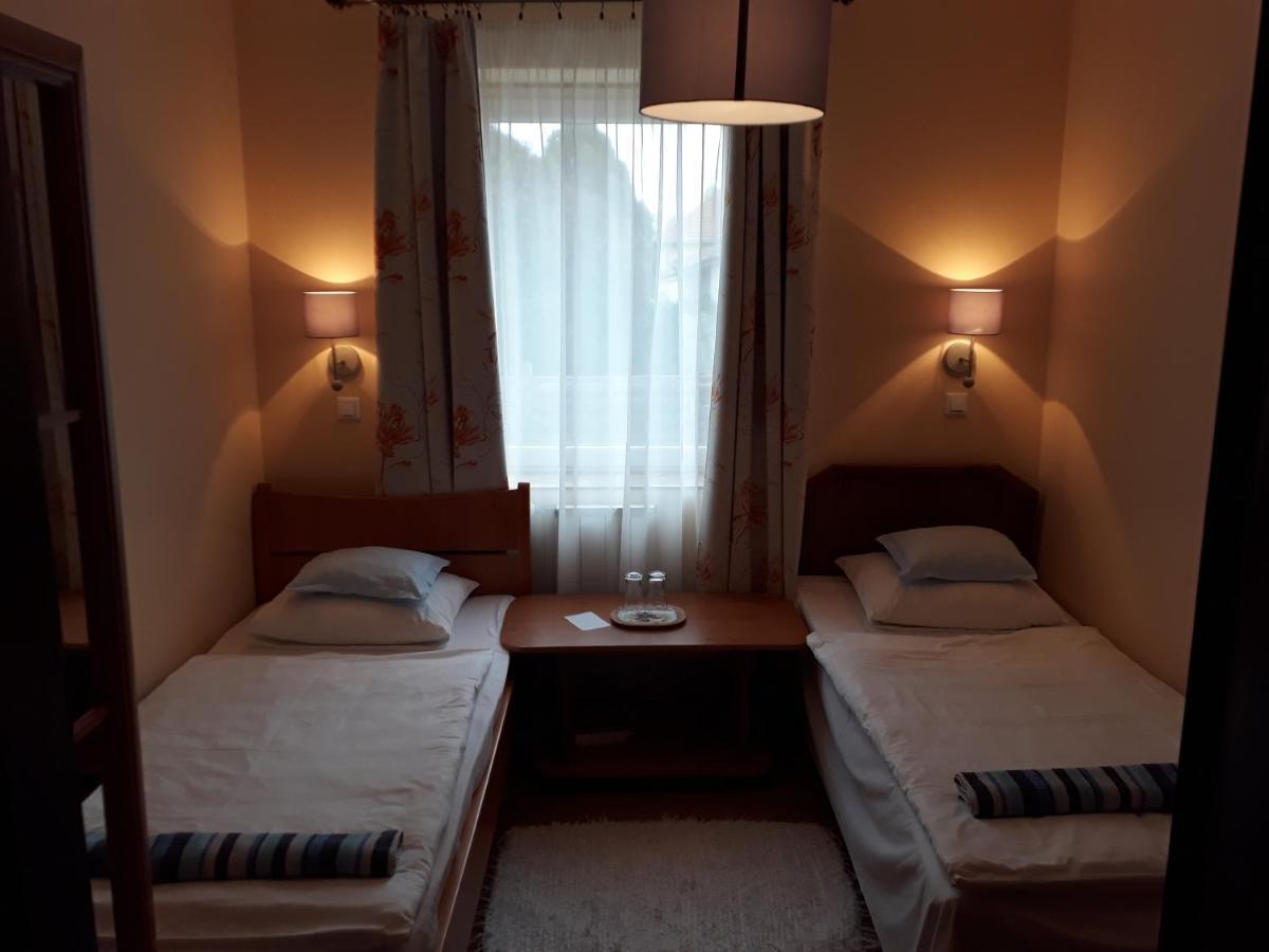 Szilvia Panzio Gyomaendrod Bed & Breakfast Bagian luar foto