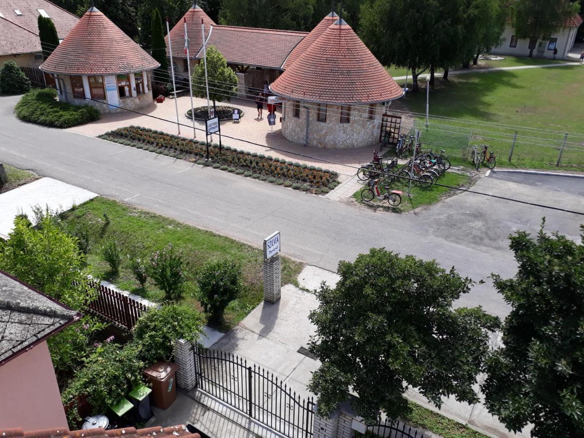 Szilvia Panzio Gyomaendrod Bed & Breakfast Bagian luar foto