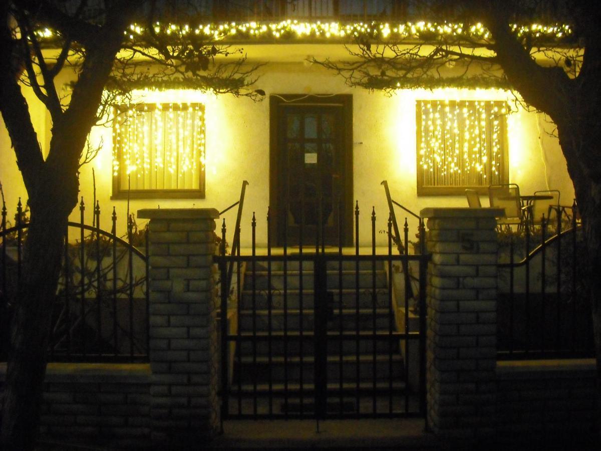Szilvia Panzio Gyomaendrod Bed & Breakfast Bagian luar foto
