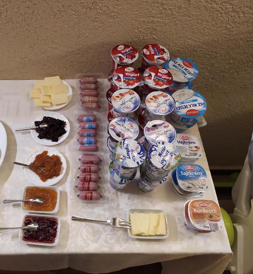 Szilvia Panzio Gyomaendrod Bed & Breakfast Bagian luar foto
