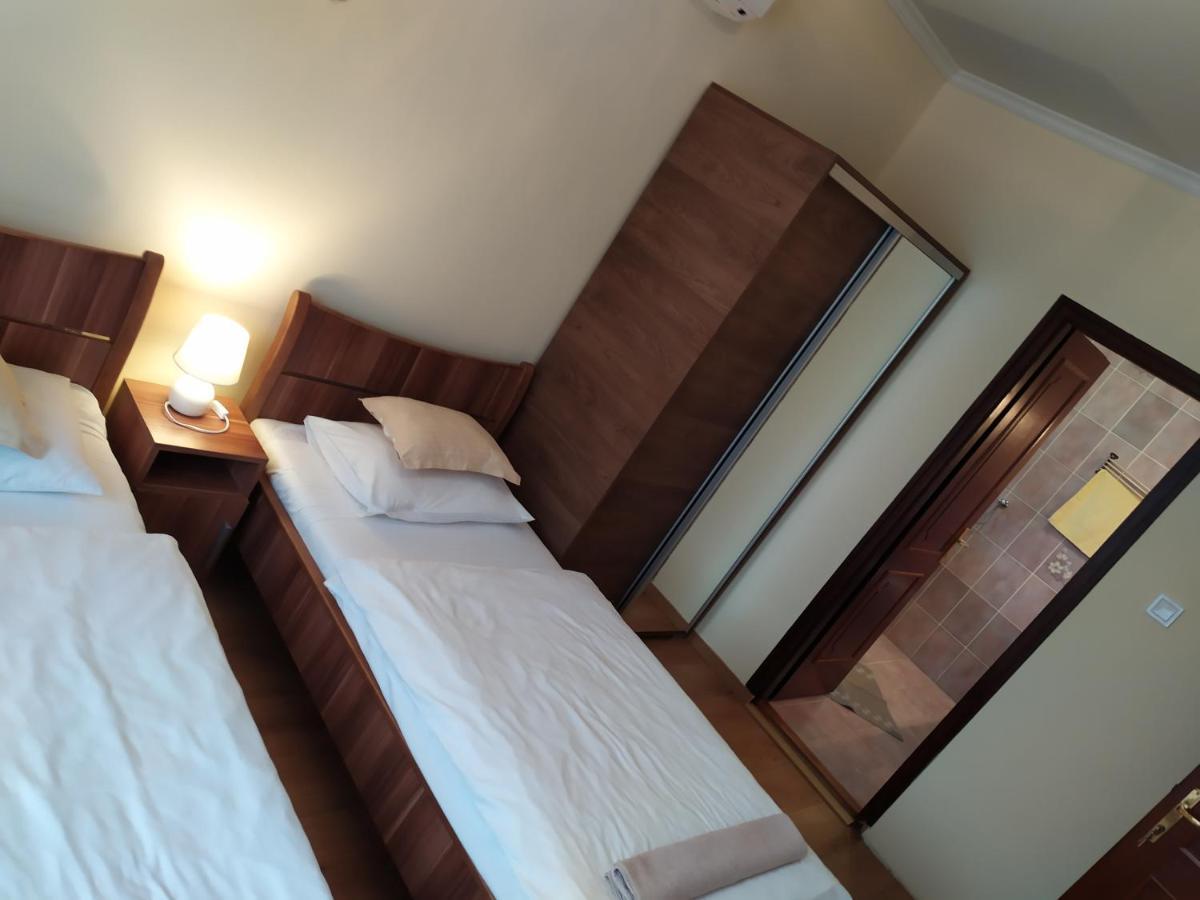 Szilvia Panzio Gyomaendrod Bed & Breakfast Bagian luar foto