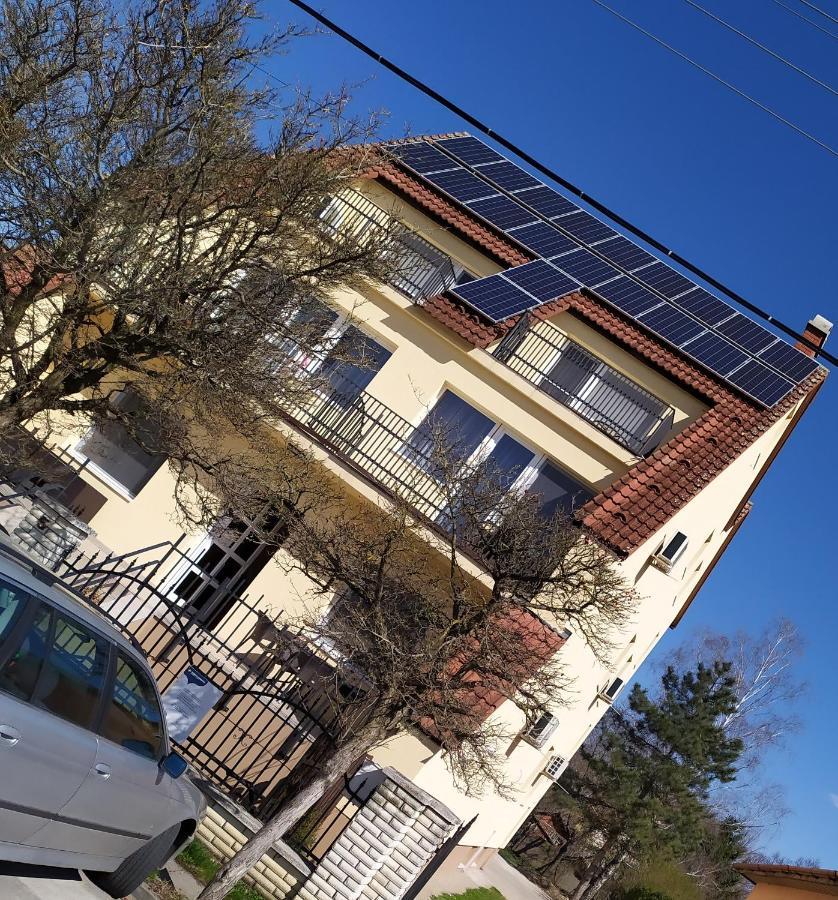 Szilvia Panzio Gyomaendrod Bed & Breakfast Bagian luar foto