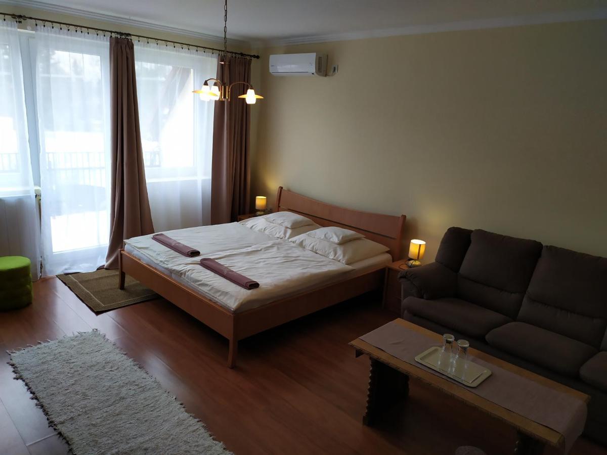 Szilvia Panzio Gyomaendrod Bed & Breakfast Bagian luar foto