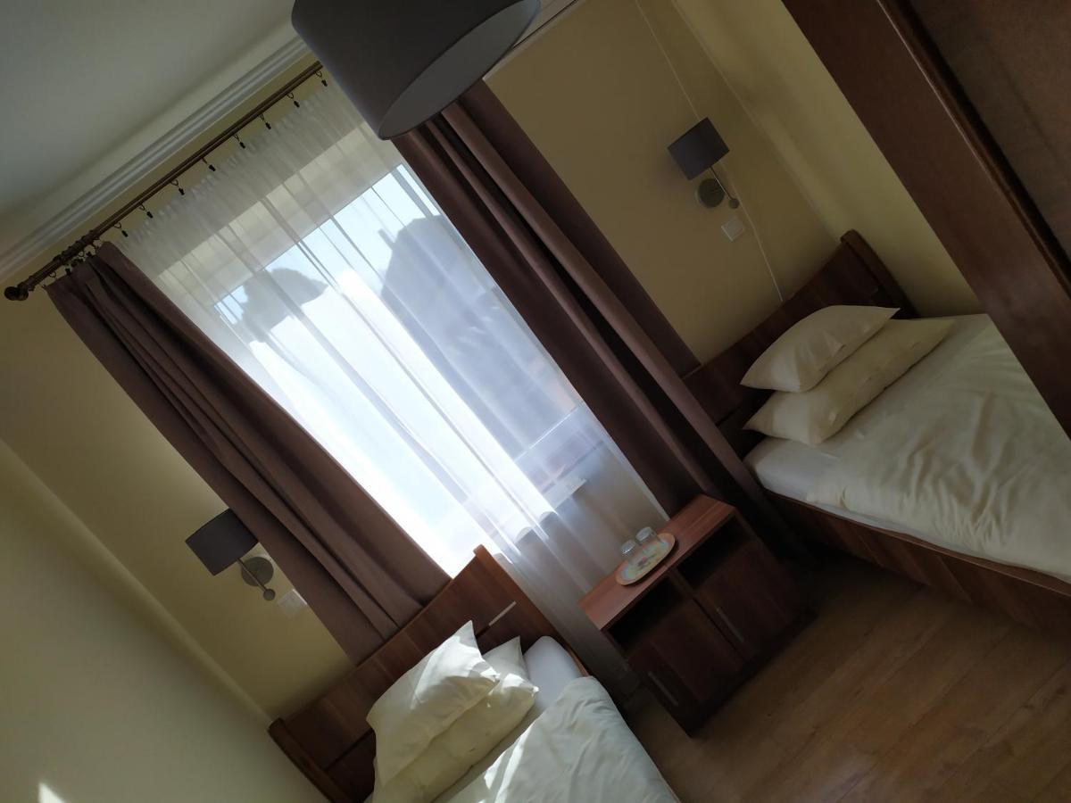 Szilvia Panzio Gyomaendrod Bed & Breakfast Bagian luar foto