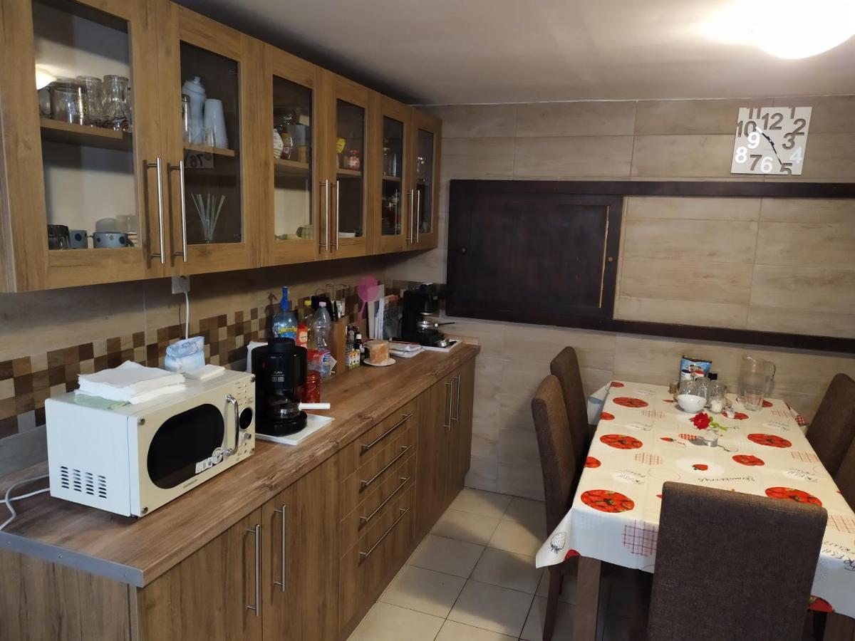 Szilvia Panzio Gyomaendrod Bed & Breakfast Bagian luar foto