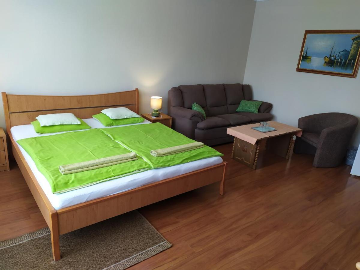 Szilvia Panzio Gyomaendrod Bed & Breakfast Bagian luar foto