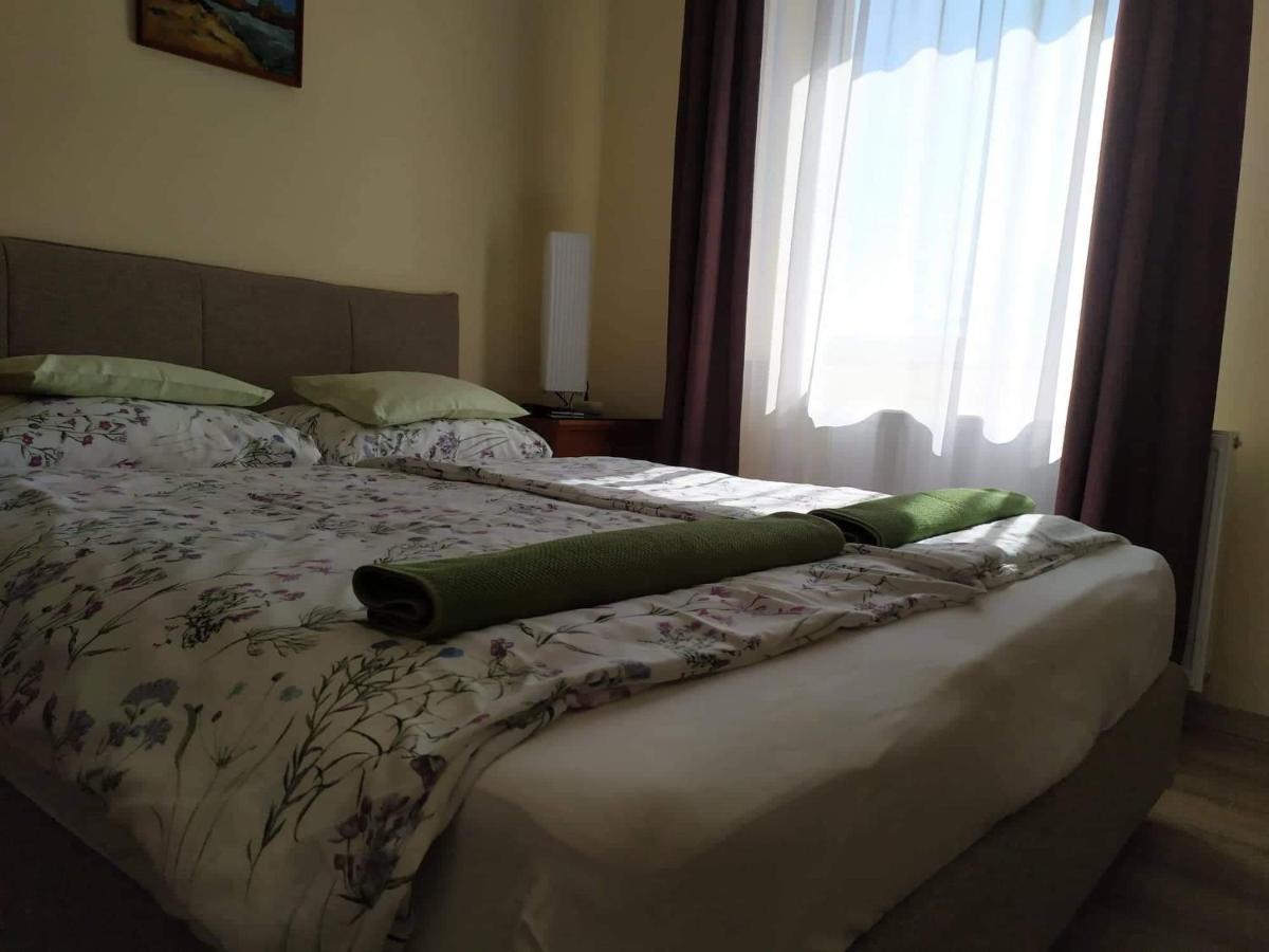 Szilvia Panzio Gyomaendrod Bed & Breakfast Bagian luar foto