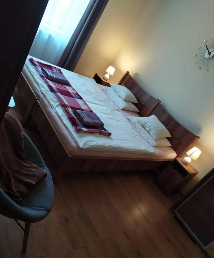 Szilvia Panzio Gyomaendrod Bed & Breakfast Bagian luar foto