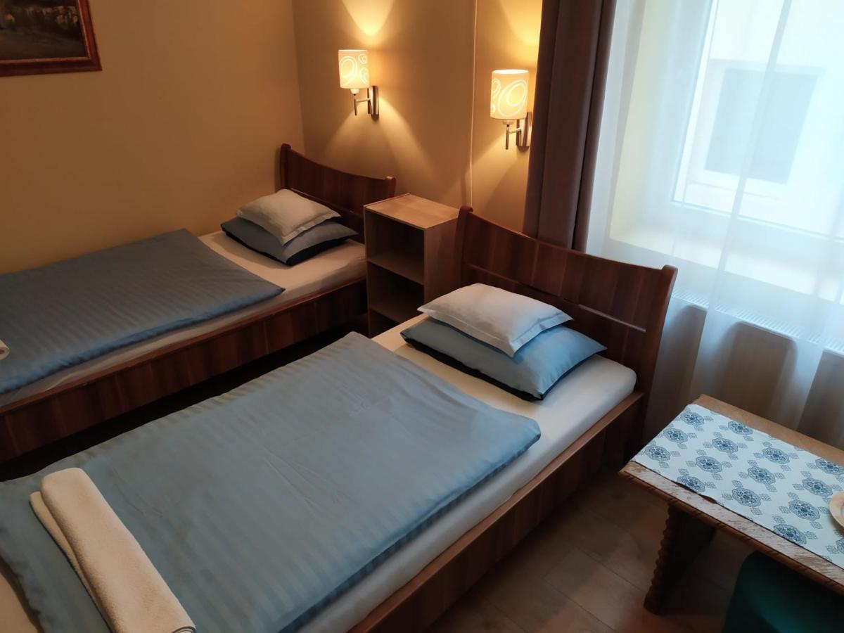 Szilvia Panzio Gyomaendrod Bed & Breakfast Bagian luar foto