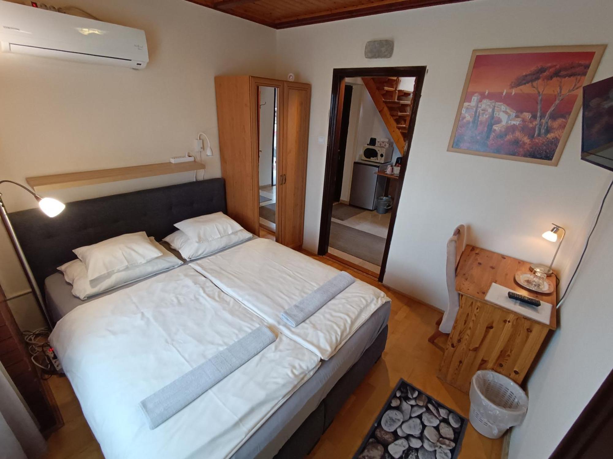 Szilvia Panzio Gyomaendrod Bed & Breakfast Bagian luar foto