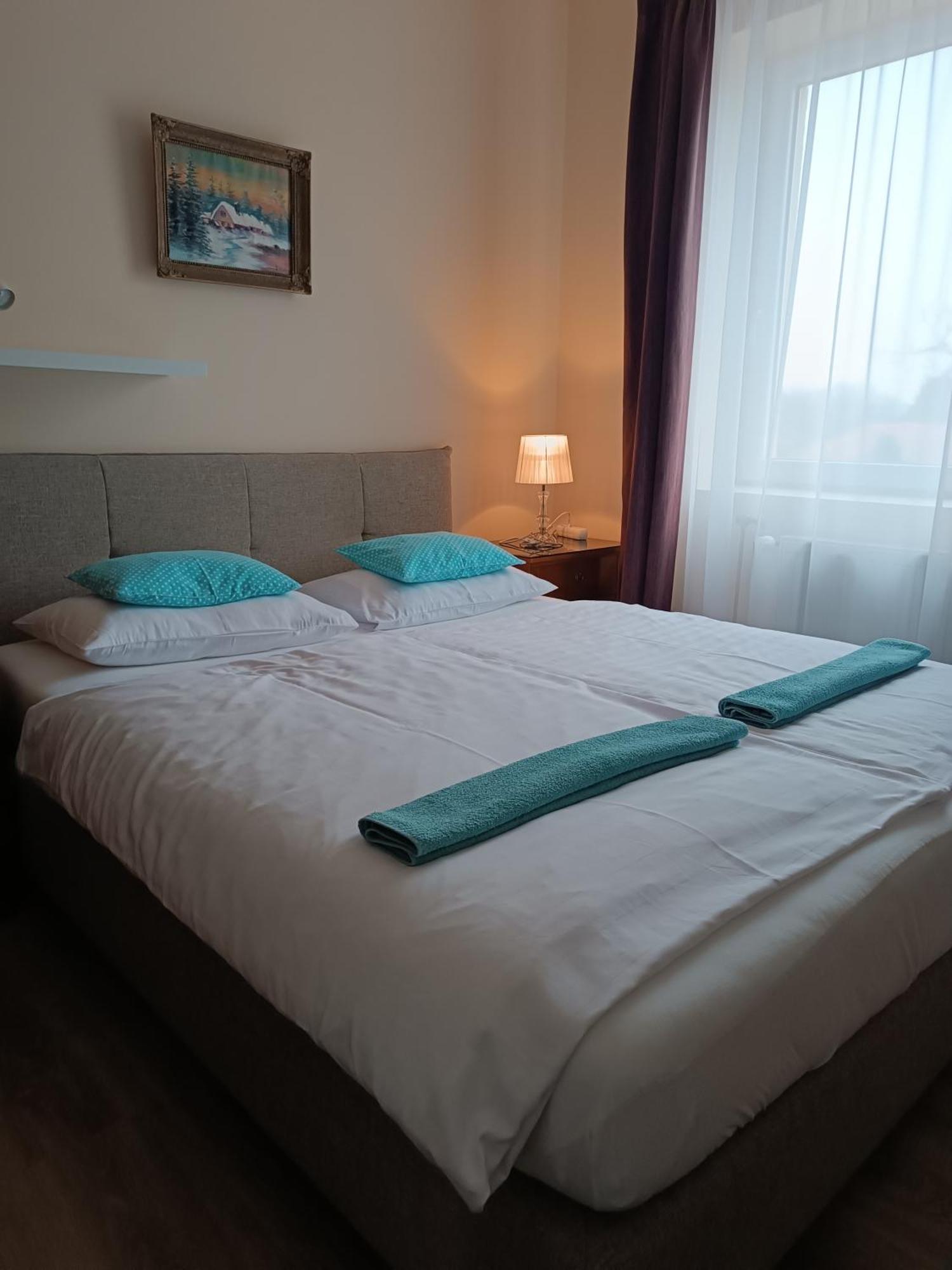 Szilvia Panzio Gyomaendrod Bed & Breakfast Bagian luar foto